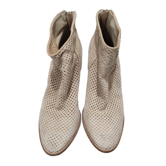 Steve Madden Rumble Tan Perforated Leather Bootie Ankle Boots Size 7.5 - Picture 2 of 7